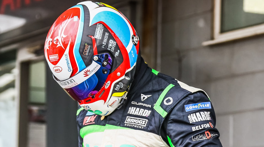 The helmet of BTCC racing driver Árón Taylor-Smith