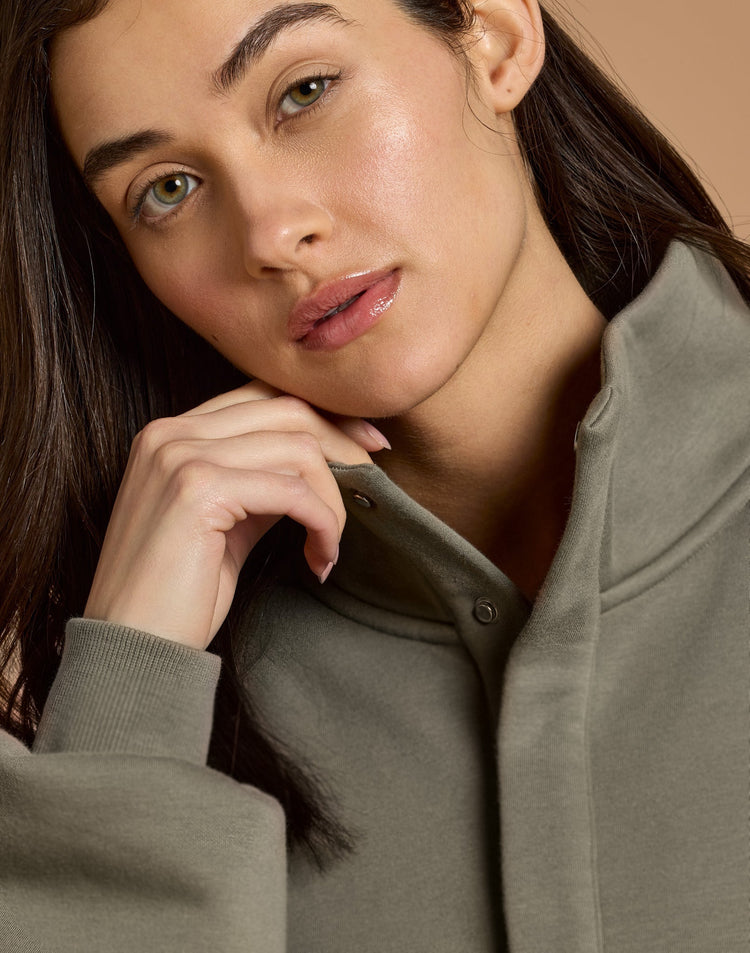 Snap Collar Sierra Sweatshirt in Olive