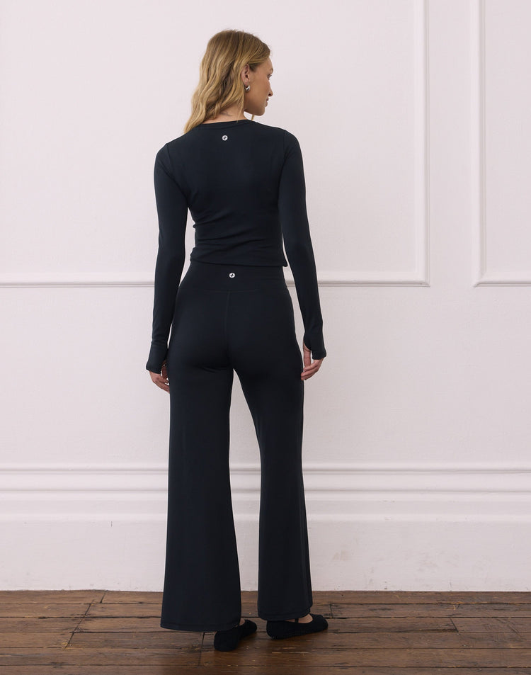 Soft-Motion Long Sleeve in Black