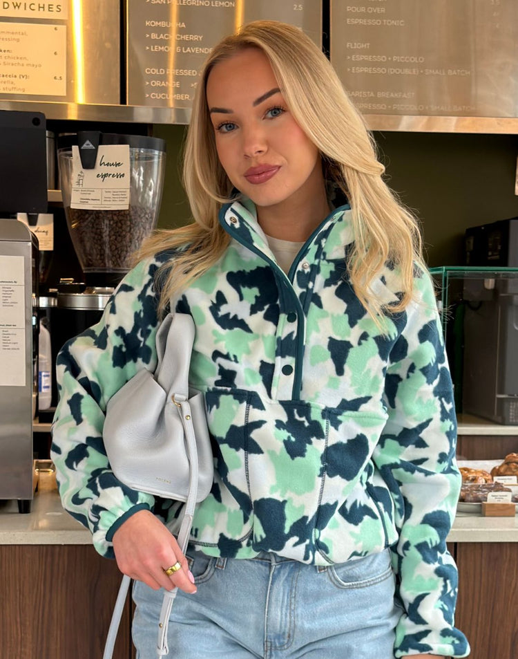 Snap Polar Fleece in Teal Pop Print